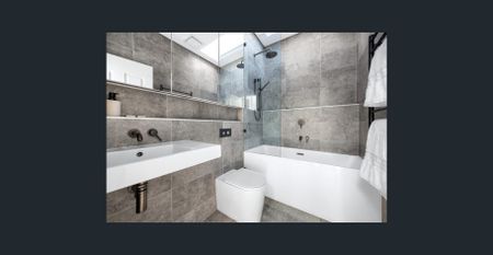 A Boutique Paddington terrace full of sunshine and vitality, a creative take on a classic. - Photo 2