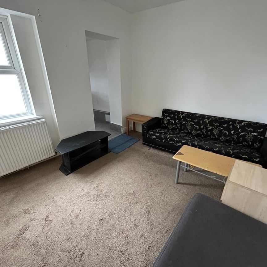 3 Bed Flat, Leytonstone Road, E15 - Photo 1
