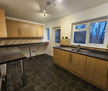 2 bedroom semi-detached house to rent - Photo 5