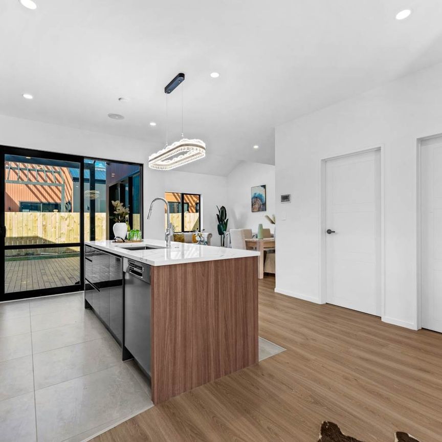 Modern living in Karaka - Photo 1