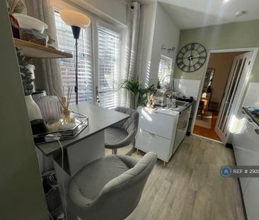 1 bedroom in a house share to rent - Photo 5