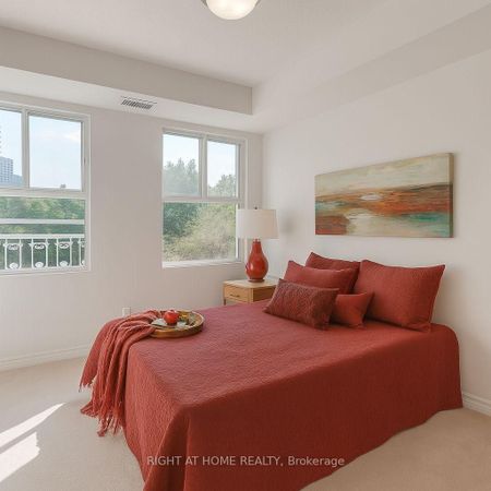 307 18 Concorde Place - Photo 4