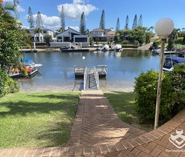 Family home on the water with Pontoon! - Photo 3