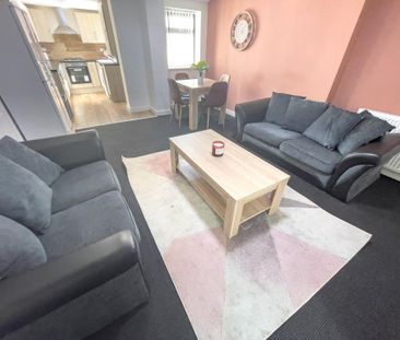 1 bedroom in a house share to rent - Photo 1