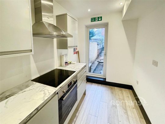 1 bedroom in a house share to rent - Photo 1