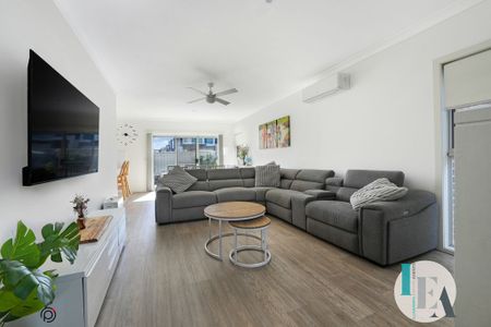 Stylish & Spacious Three-Bedroom Townhouse in Prime Location - Photo 5