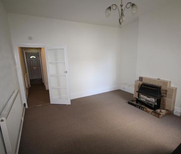 3 bedroom end of terrace house to rent - Photo 2