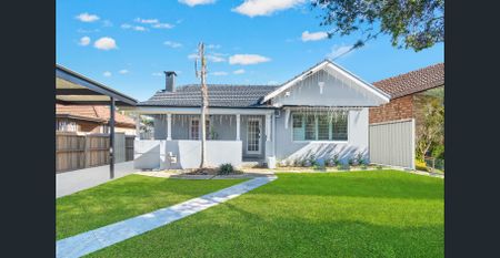 Situated in a convenient position, this renovated freestanding home - Photo 2