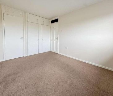 Bodiam Crescent, Eastbourne, BN22 - Photo 4