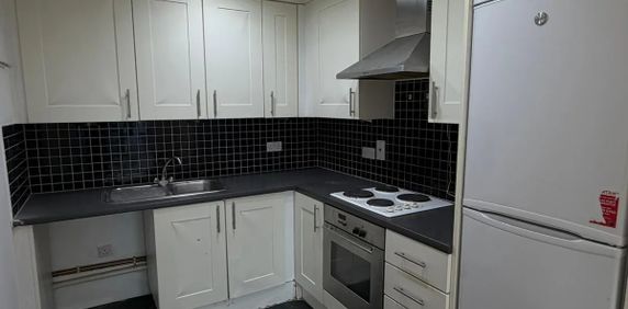 1 Bed Flat, The Odean, IG11 - Photo 2