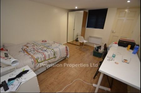 6 Bedroom Student Lettings Leeds - Photo 4