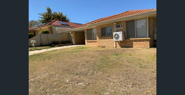 Modern Comfort & Effortless Living in Prime Leeming - Photo 1