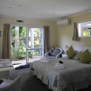 Fully Furnished Studio - Utilities Included - Photo 2