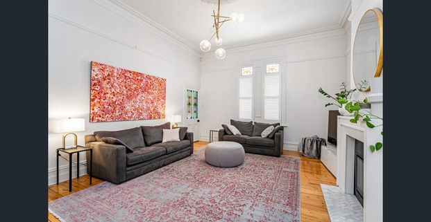 Commanding & Elegant return verandah Villa - Photo 1