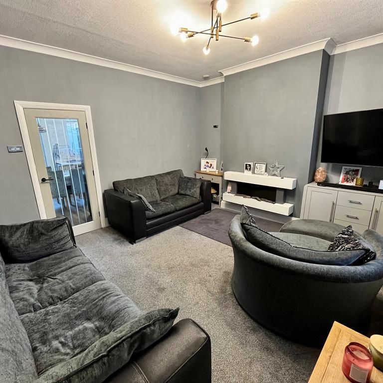 3 bedroom terraced house to rent - Photo 1