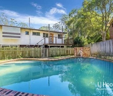 House with a Pool - Photo 6