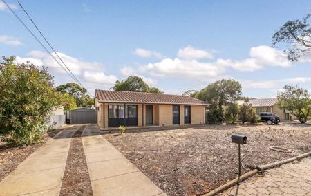 UPDATED, STYLISH LIVING - Photo 2