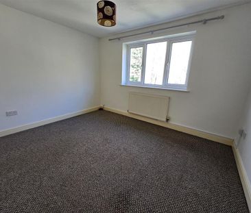 2 bedroom end of terrace house to rent - Photo 5