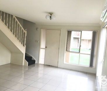 3 BEDROOM TOWNHOUSEâWarrigal State School Catchment - Photo 2