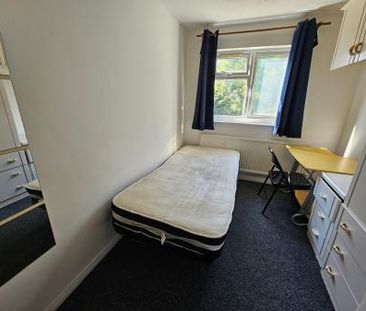 Indells, Hatfield, AL10 - Photo 3