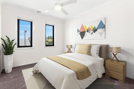 Townhouse moments from the CBD - Photo 4