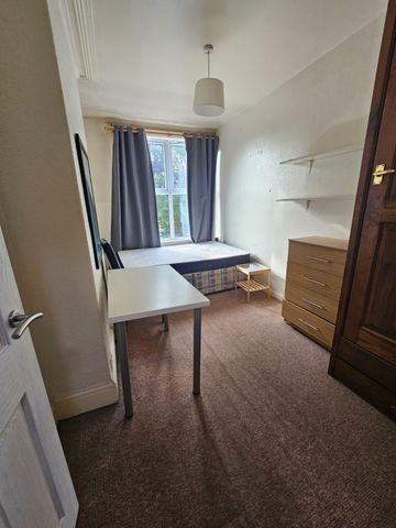 6 Bed - 2 Langdale Terrace, Headingley, Leeds - LS6 3DY - Student - Photo 4