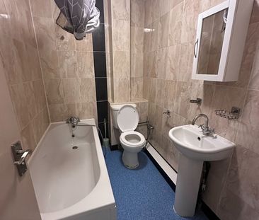 1 Bed Flat, Upper Sutton Lane, TW5 - Photo 6