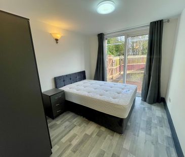 1 bedroom in a house share to rent - Photo 2