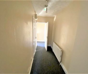 1/2 Bedroom Flat To Let - Hp12 - Photo 2