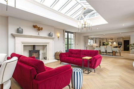 An exceptional four bedroom Country home with extensive gardens. - Photo 4