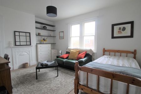 1 bedroom in a house share to rent - Photo 3