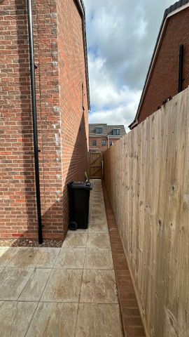 2 bedroom semi-detached house to rent - Photo 3