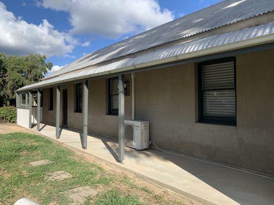 NORTH TAMWORTH - Yard maintenance included - Five Bedroom - Photo 1