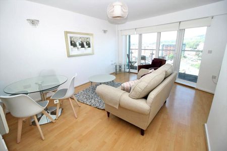 2 bedroom flat to rent - Photo 2