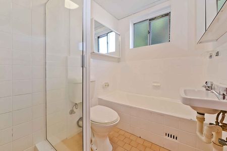 Modern 2 Bed Apartment with Off Street Parking - Photo 5