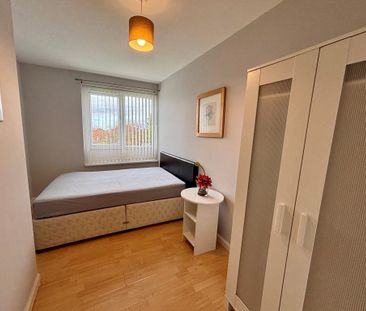 4 bedroom flat to rent - Photo 6