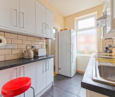 3 bedroom terraced house to rent - Photo 5