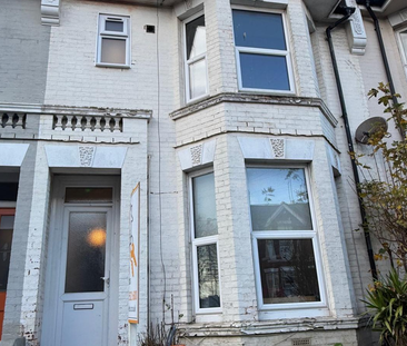 PROFESSIONAL LET PROPERTY Room 2 - Photo 1