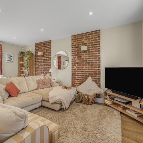2 bedroom semi-detached house to rent - Photo 1