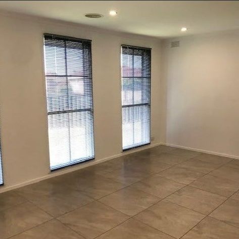 Cozy family home in central location! - Photo 1