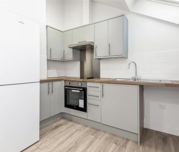 4 bedroom apartment to rent - Photo 2
