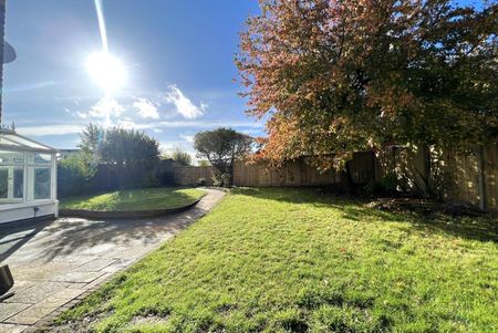 School Cottages, Woking - 3 bedrooms Property for lettings - Seymours - Photo 2