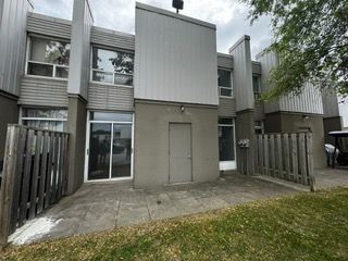 For Lease - 9 Lexington Avenue Unit# TH 43, Toronto, Ontario - Photo 1