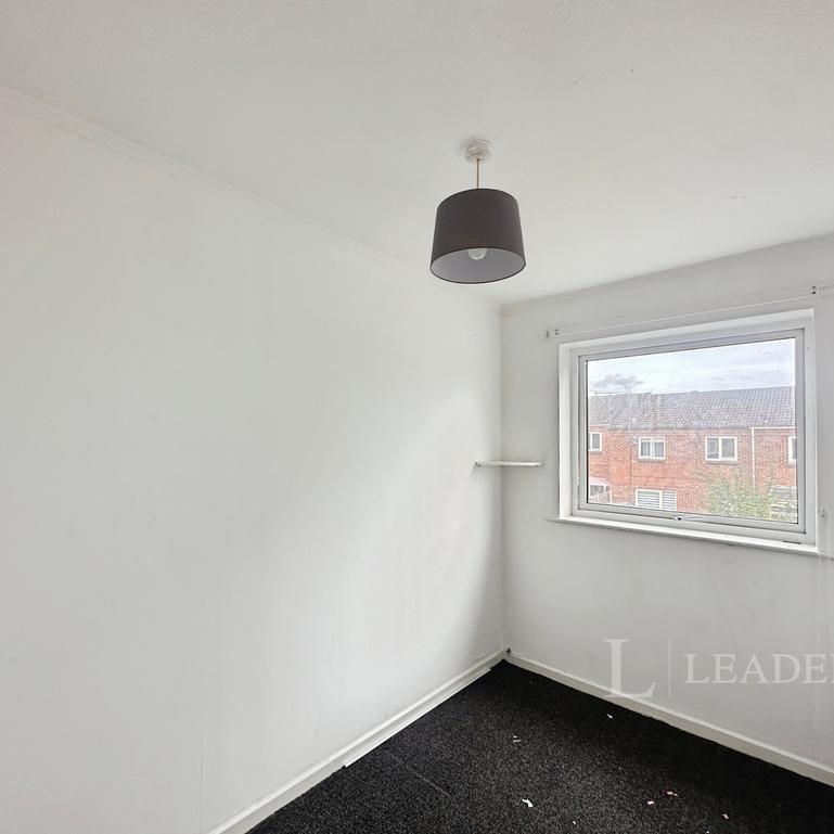3 bedroom end of terrace house to rent - Photo 1