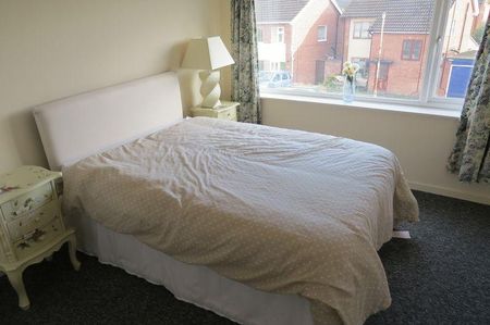 3 bedroom detached house to rent - Photo 2