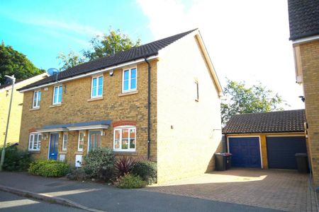 3 bedroom semi-detached house to rent - Photo 3