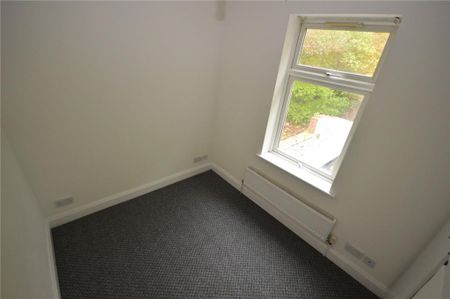 2 bedroom end of terrace house to rent - Photo 4