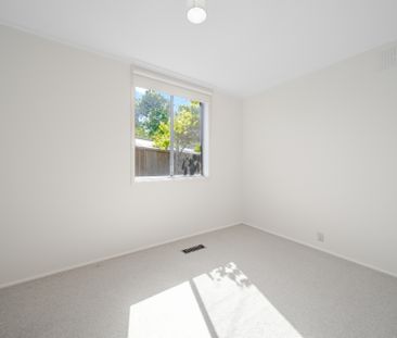 12 Millhouse Crescent, Higgins ACT, Belconnen - Photo 2