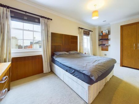 4 bedroom end of terrace house to rent - Photo 3