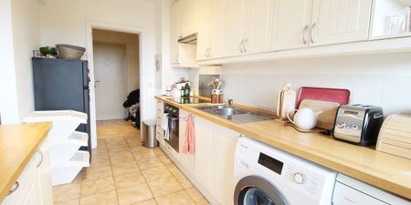 Appartement te huur in Schaarbeek voor € 980 met 1 slaapkamer - Photo 3
